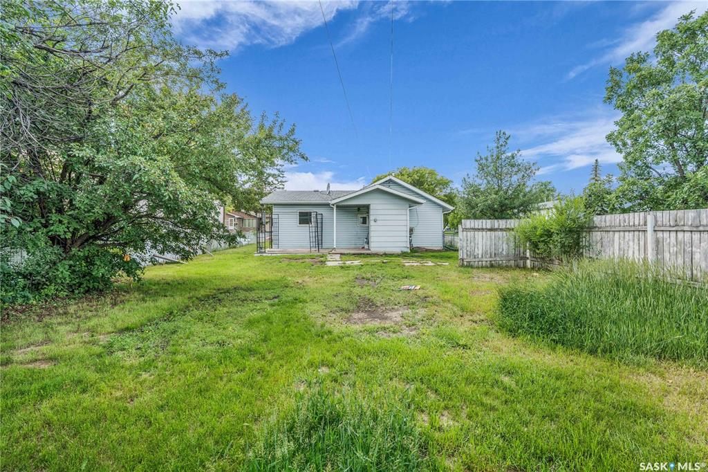 Mount Royal 社区平层独栋 · 238 R Avenue N——林与唐地产 - 2